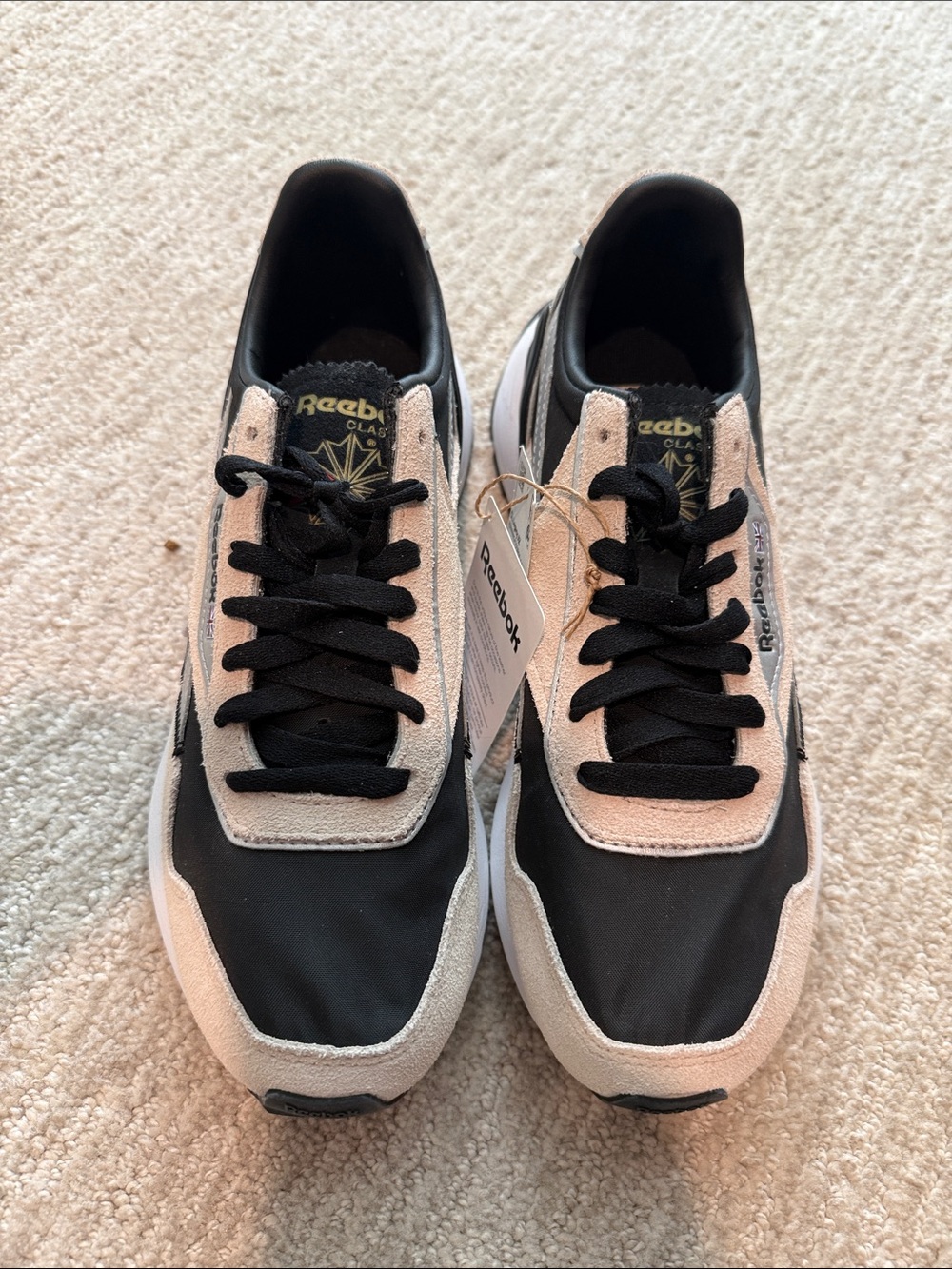 Reebok Mens/Womens Sneakers in Black and Cream size 6: women’s 7-7.5